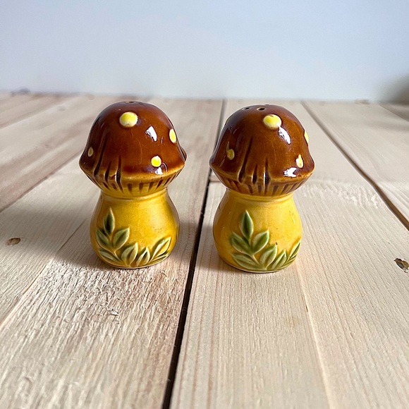 Vintage Other - Vintage Mushroom 1960s Ceramic Salt & Pepper Shakers